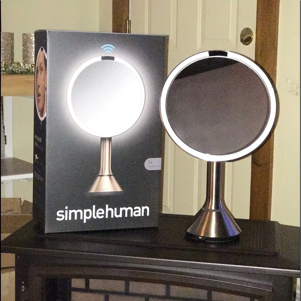 simple human 8” Mirror w/ Brightness Control